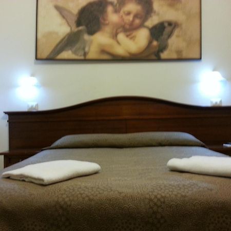 Guesthouse Alex II Rom Værelse billede